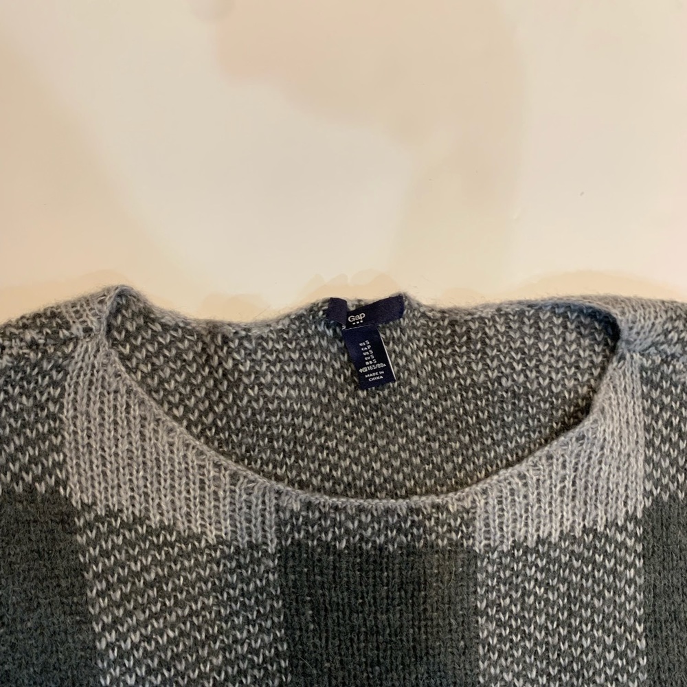 The Gap checkered sweater size small - Picture 3 of 3